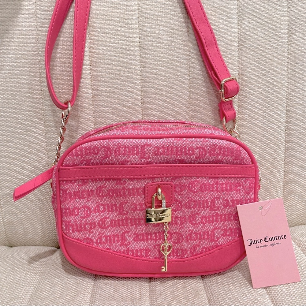 NEW Juicy Couture Pink Monogram‎ Crossbody Camera Bag Padlock Heart Key Charm